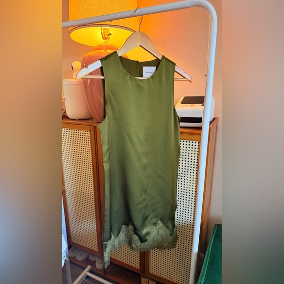 Reformation Jessalyn Silk Dress In Moss Garden, NWOT, NEVER WORN, NO FLAWS. - Picture 11 of 14